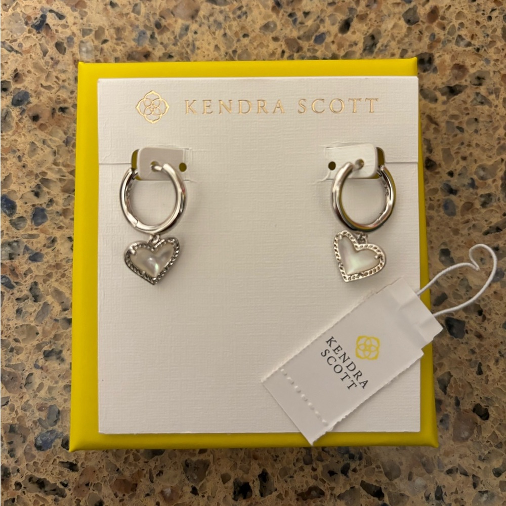 Kendra Scott Ari Heart Silver Huggie Earrings in Ivory Mother-of-Pearl